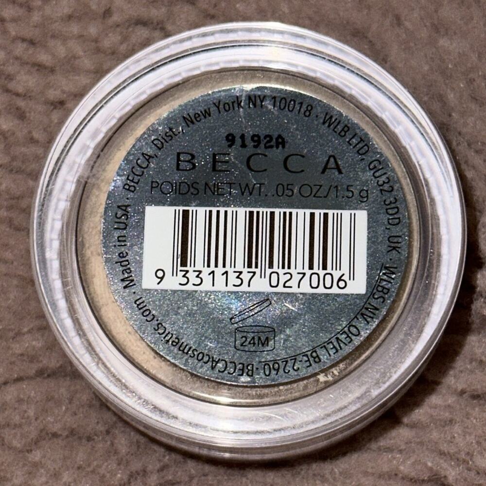 ВЕССА Hydra-Mist Set & Refresh Powder .05 oz - Picture 2 of 4